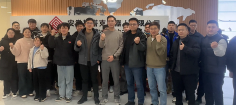 斯塔克機(jī)器人給您拜年啦