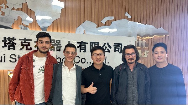 國外客戶廠內(nèi)驗收與培訓(xùn)圓滿成功，三維激光切割機實力贏得贊譽國外友人贊譽